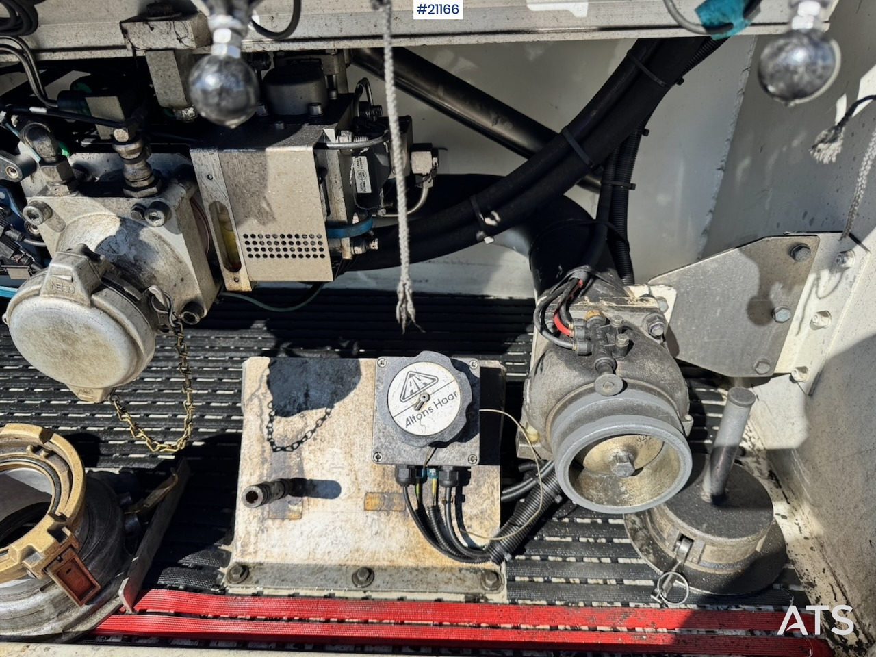 Tank truck Mercedes Actros 2553: picture 30 Tank truck Mercedes Actros 2553: picture 30