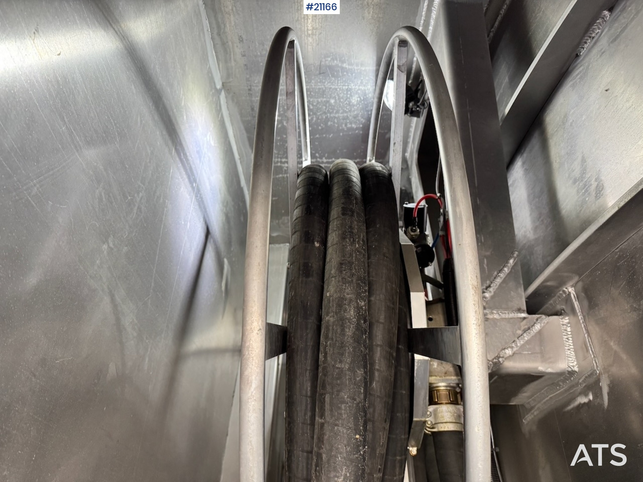 Tank truck Mercedes Actros 2553: picture 42 Tank truck Mercedes Actros 2553: picture 42