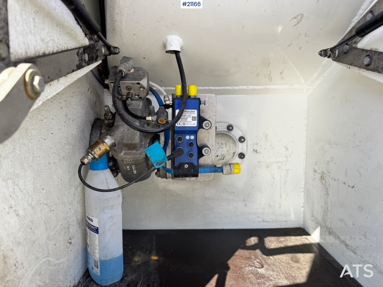 Tank truck Mercedes Actros 2553: picture 37 Tank truck Mercedes Actros 2553: picture 37