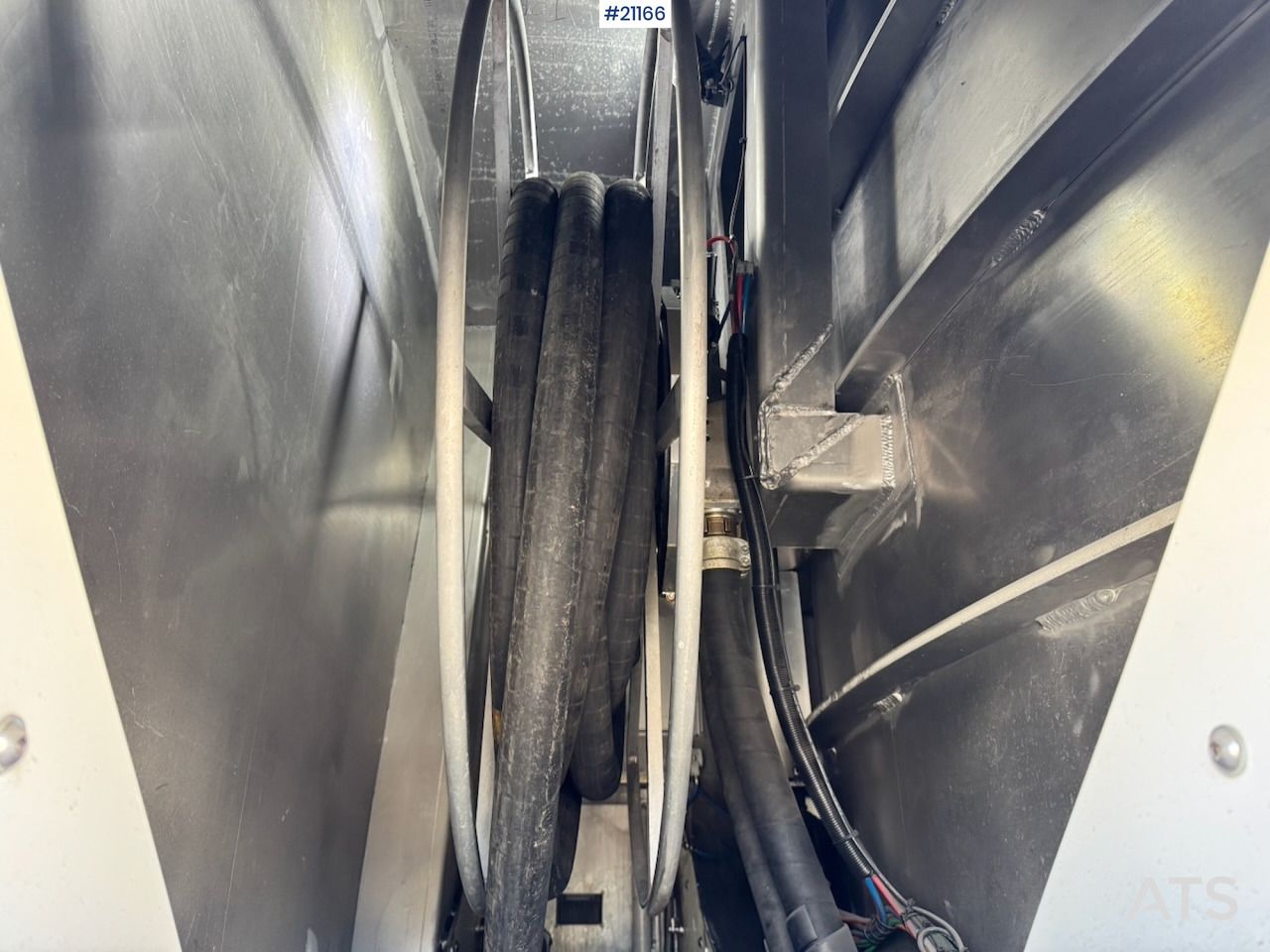 Tank truck Mercedes Actros 2553: picture 40 Tank truck Mercedes Actros 2553: picture 40