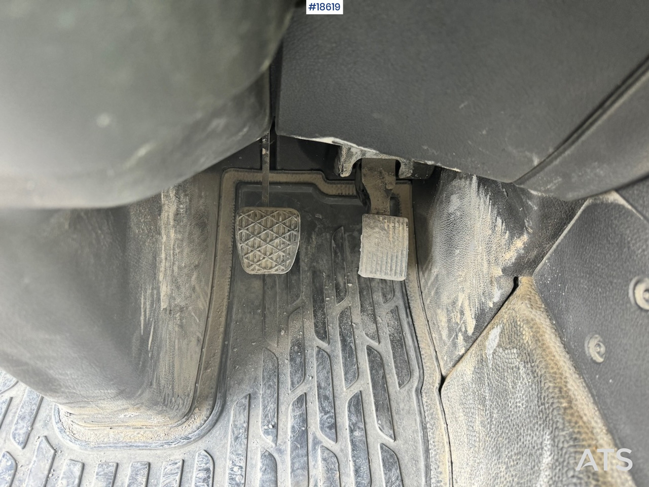 Concrete mixer truck Mercedes Arocs 3246: picture 32