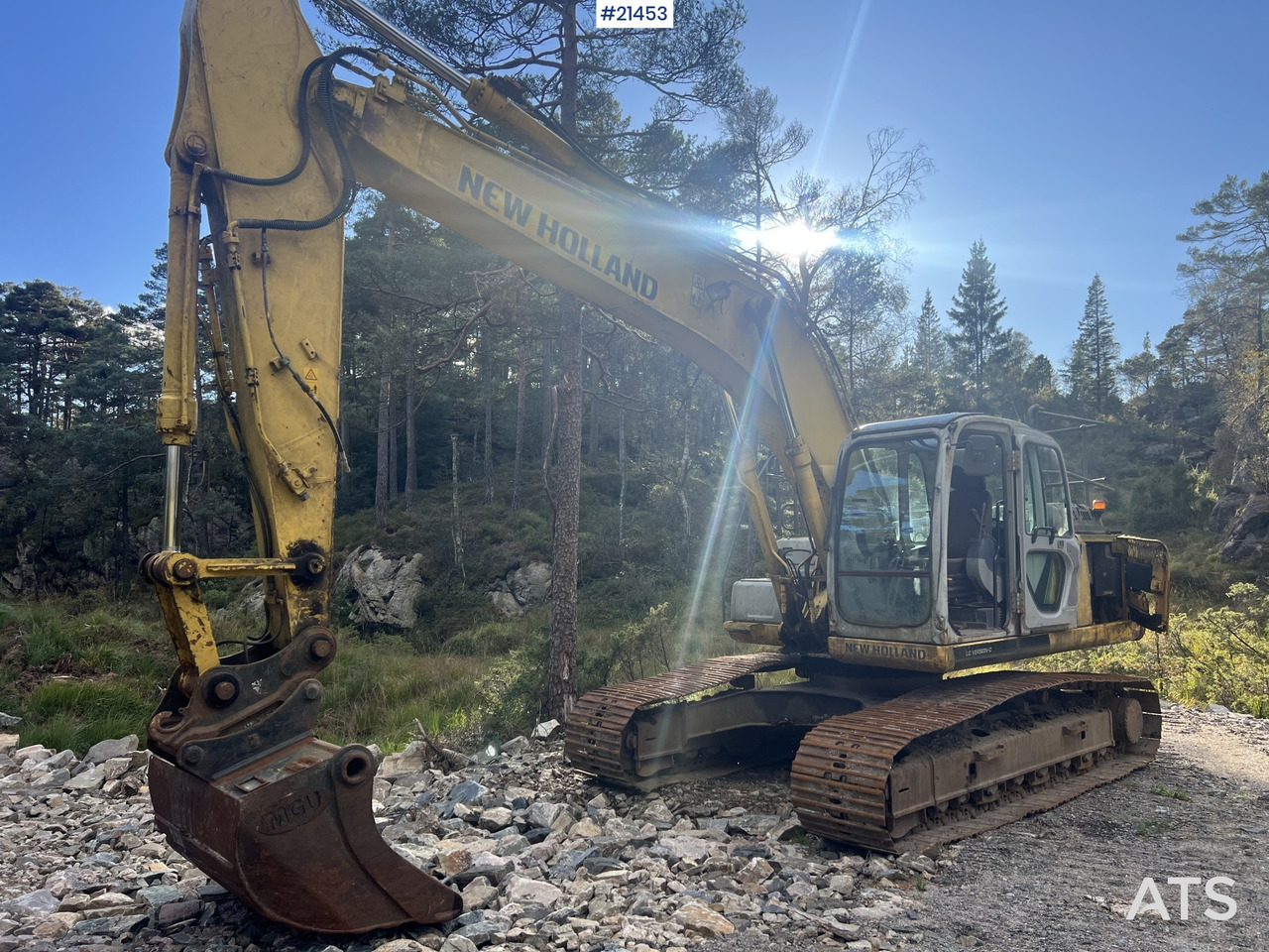 New Holland E215 Gravemaskin - Crawler excavator: picture 2 New Holland E215 Gravemaskin - Crawler excavator: picture 2