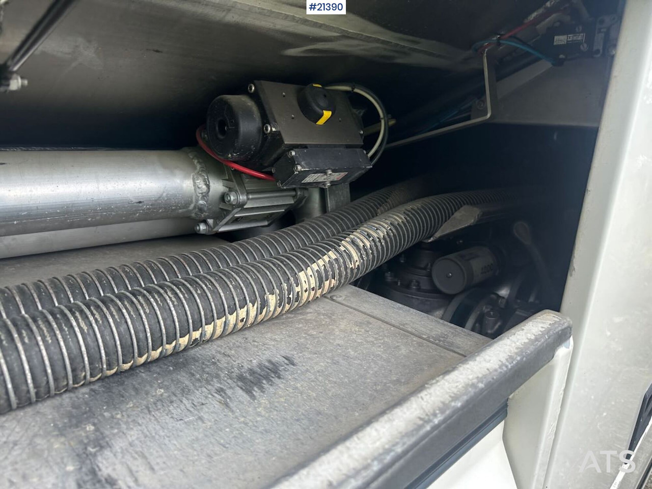 Tank truck Scania R380 6x2 tankbil m/ eurotank påbygg: picture 33 Tank truck Scania R380 6x2 tankbil m/ eurotank påbygg: picture 33