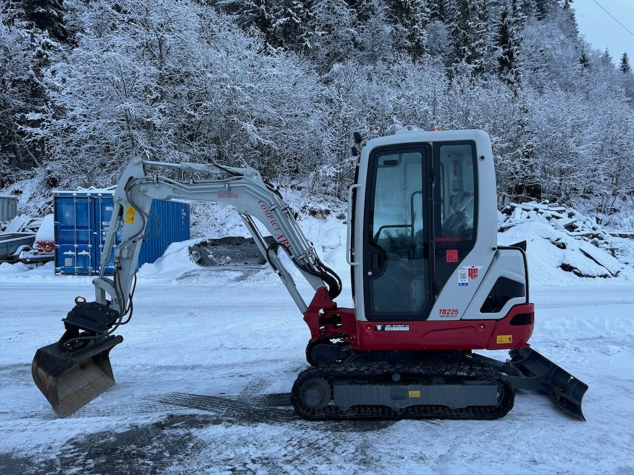 Takeuchi TB225 - Excavator: picture 2 Takeuchi TB225 - Excavator: picture 2