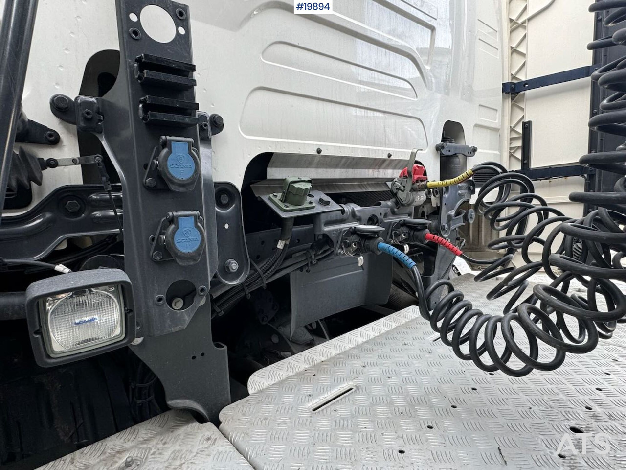 Tractor unit Scania R590: picture 12
