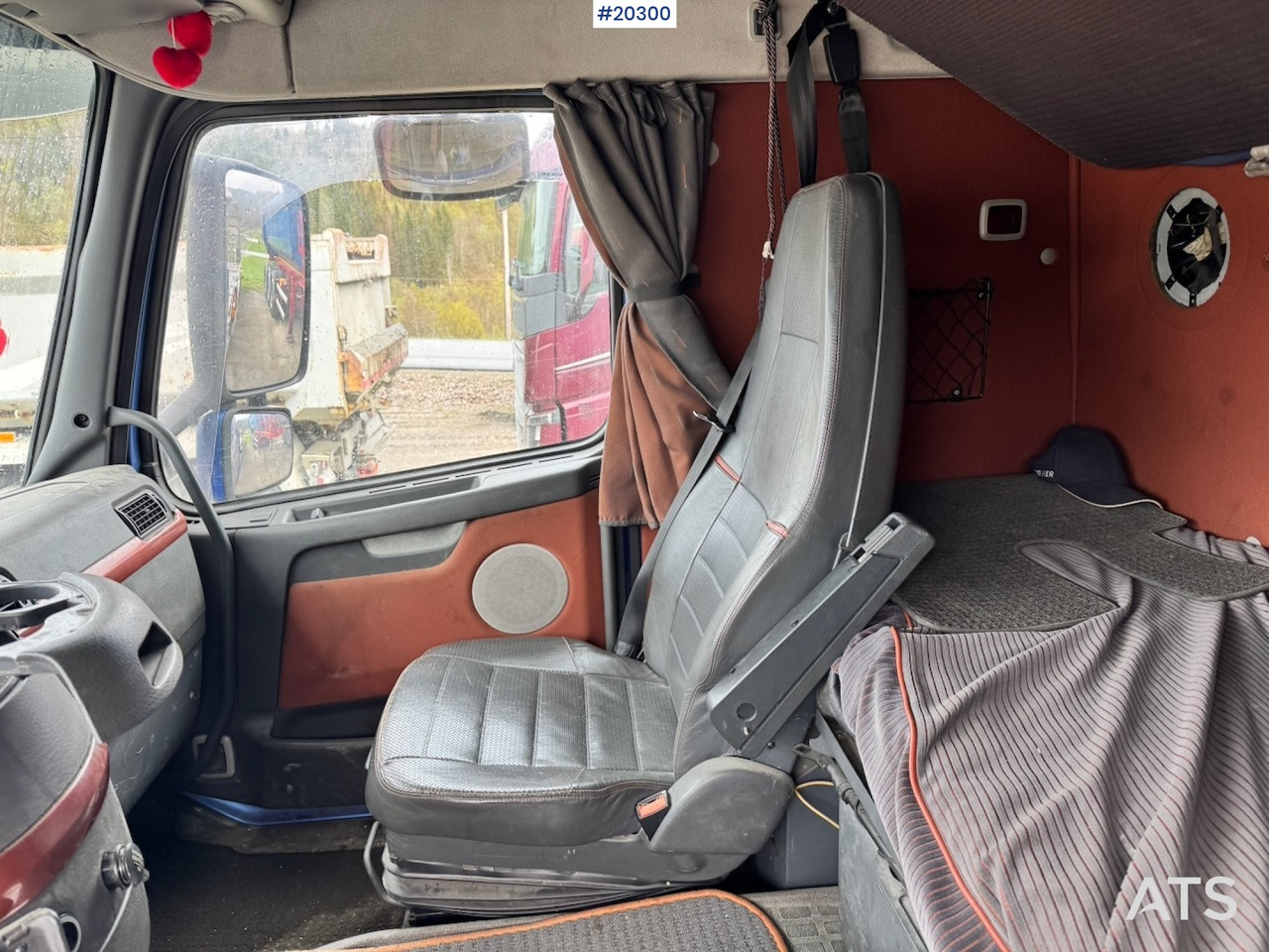 Tractor unit Volvo FH16: picture 28