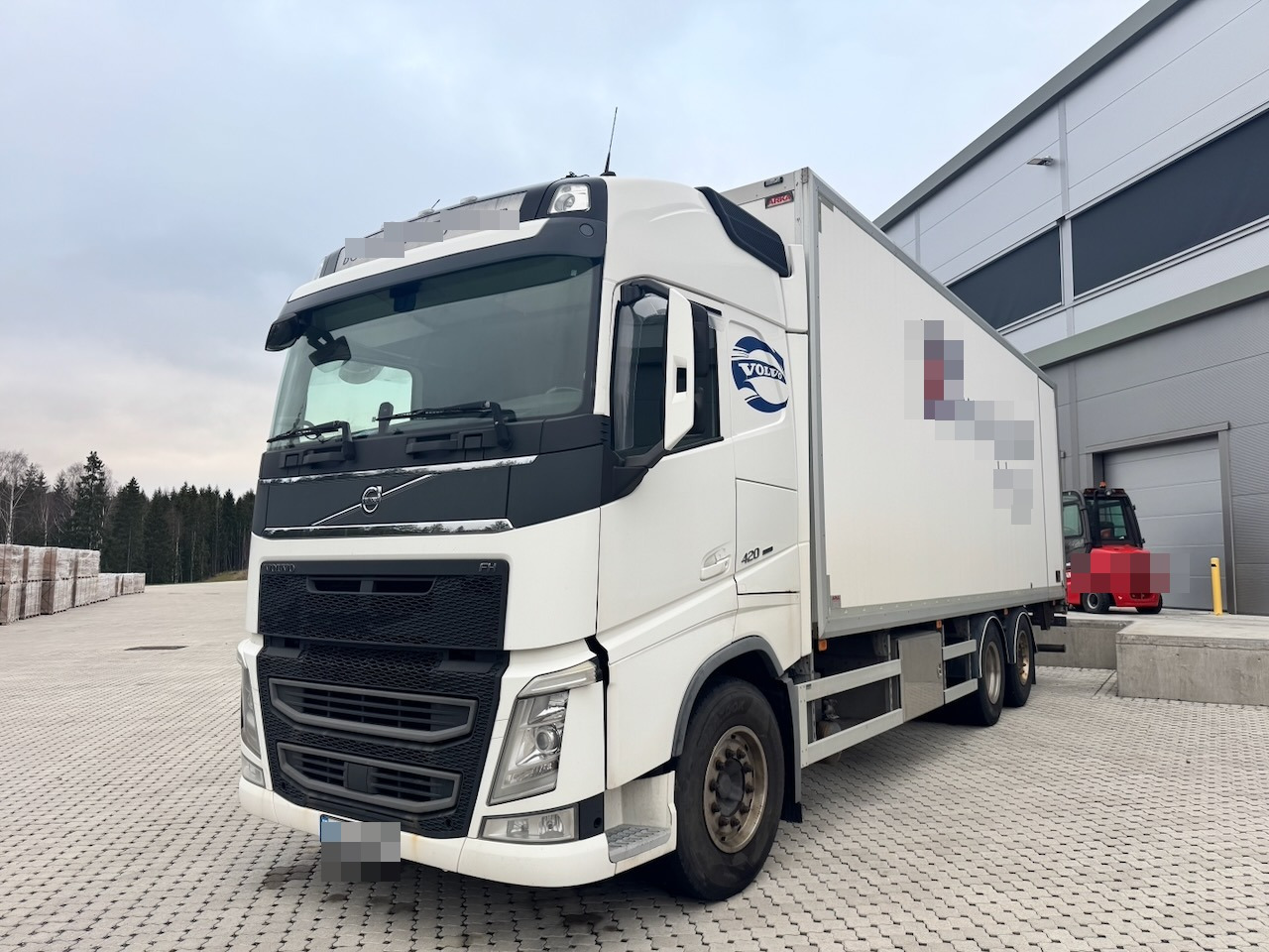 Volvo 2015 Volvo FH420 6x2 Skapbil. Eu-godkjent. SE VIDEO - Box truck: picture 1 Volvo 2015 Volvo FH420 6x2 Skapbil. Eu-godkjent. SE VIDEO - Box truck: picture 1