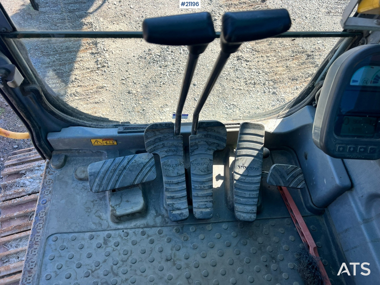 Crawler excavator Volvo EC240: picture 33