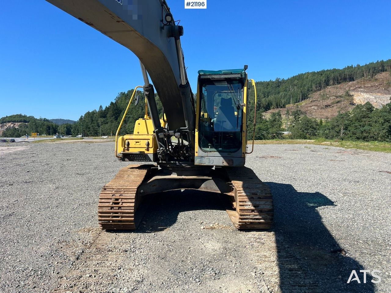 Crawler excavator Volvo EC240: picture 19