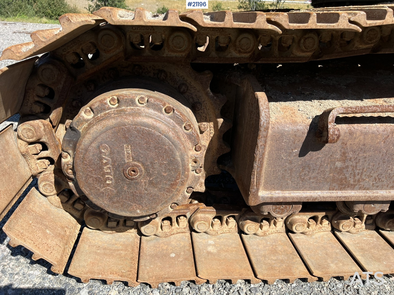 Crawler excavator Volvo EC240: picture 25