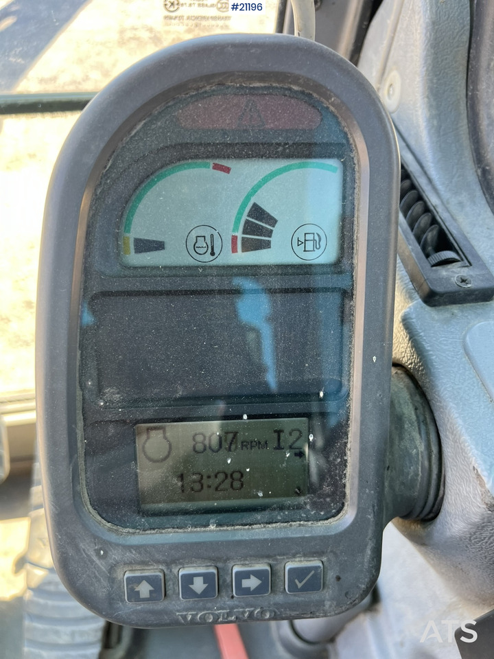 Crawler excavator Volvo EC240: picture 30