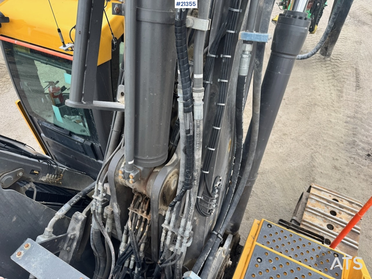 Crawler excavator Volvo EC300 EL: picture 31