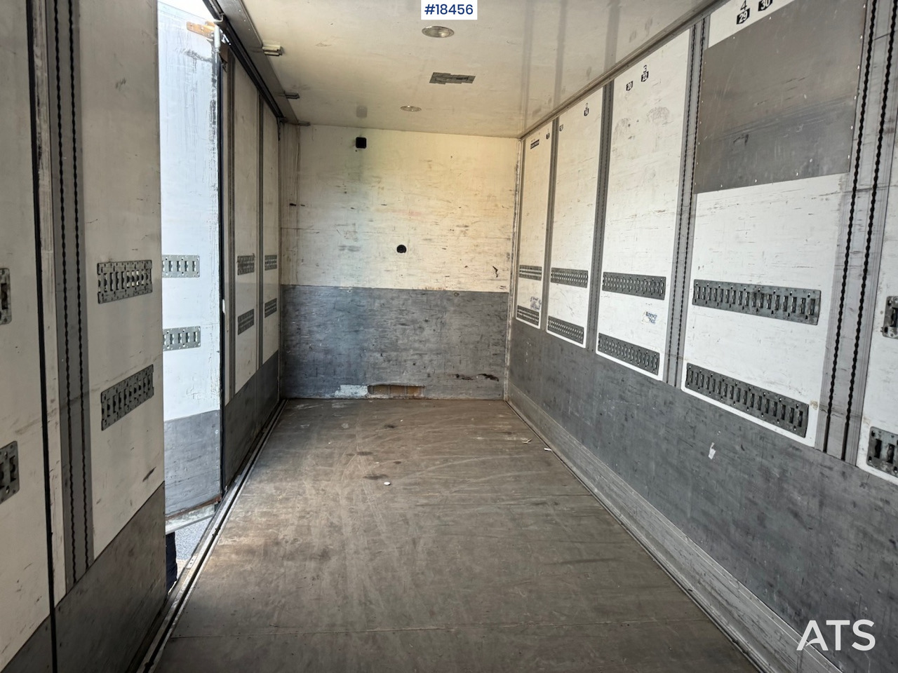 Box truck Volvo FE340: picture 28