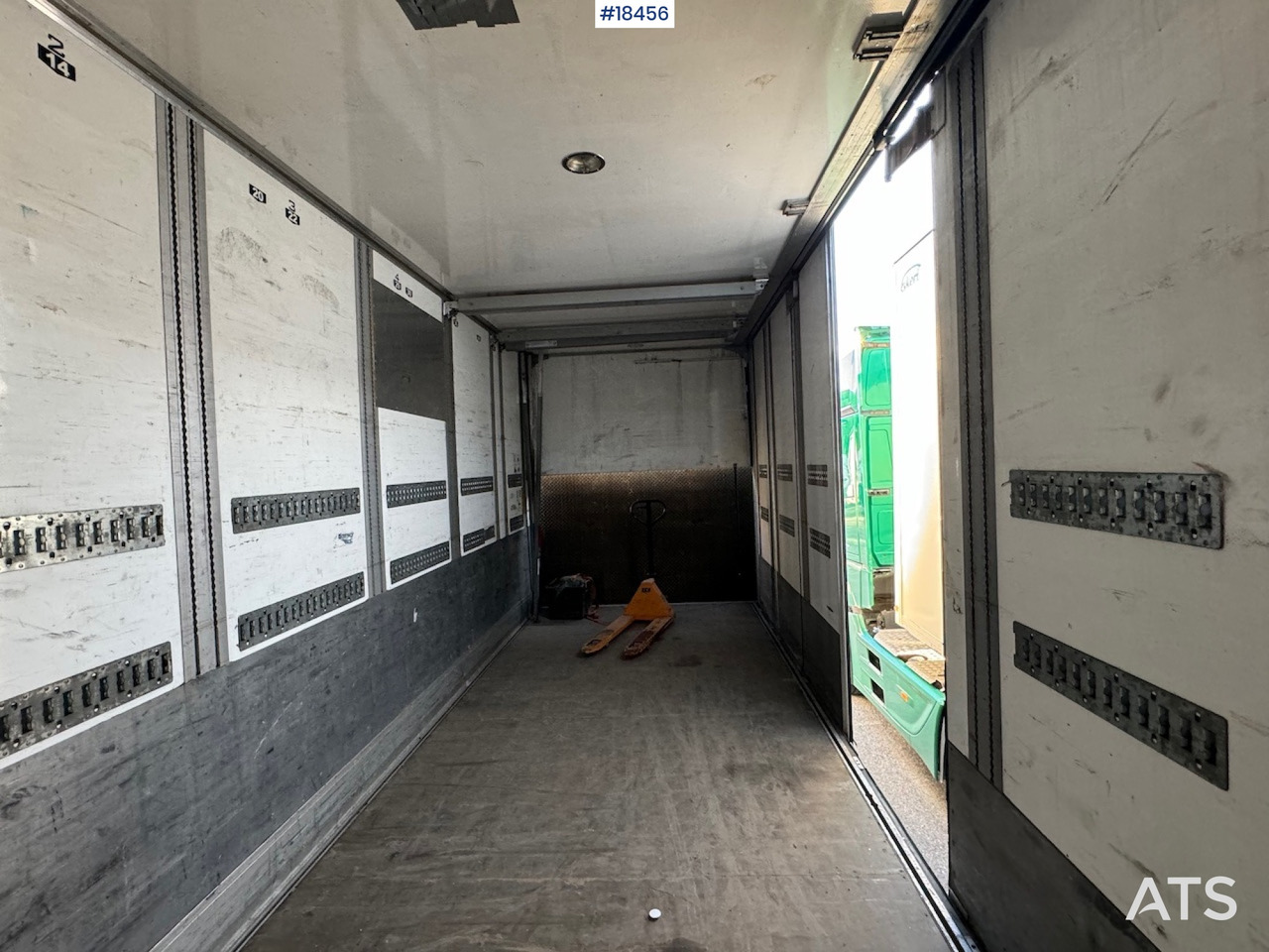 Box truck Volvo FE340: picture 30