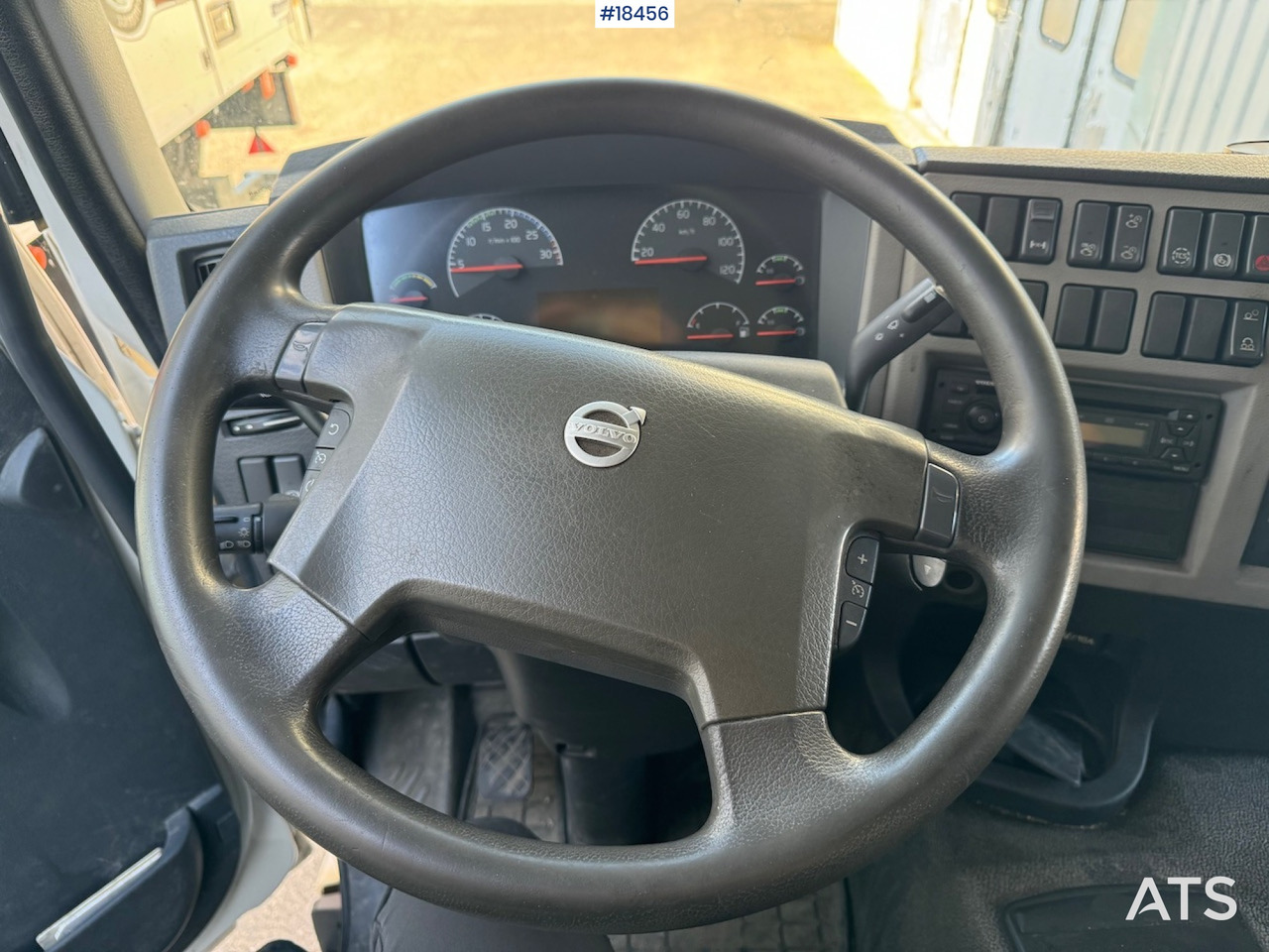 Box truck Volvo FE340: picture 20