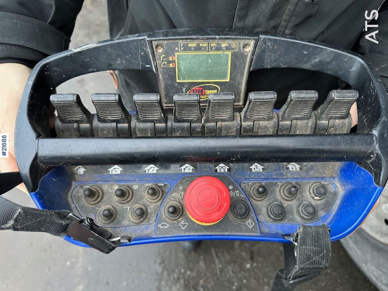 Leasing of Volvo FM12 Globetrotter 6x4 kranbil m/ bak montert 18 t/m kran og vinsj. SE VIDEO Volvo FM12 Globetrotter 6x4 kranbil m/ bak montert 18 t/m kran og vinsj. SE VIDEO: picture 31 Leasing of Volvo FM12 Globetrotter 6x4 kranbil m/ bak montert 18 t/m kran og vinsj. SE VIDEO Volvo FM12 Globetrotter 6x4 kranbil m/ bak montert 18 t/m kran og vinsj. SE VIDEO: picture 31