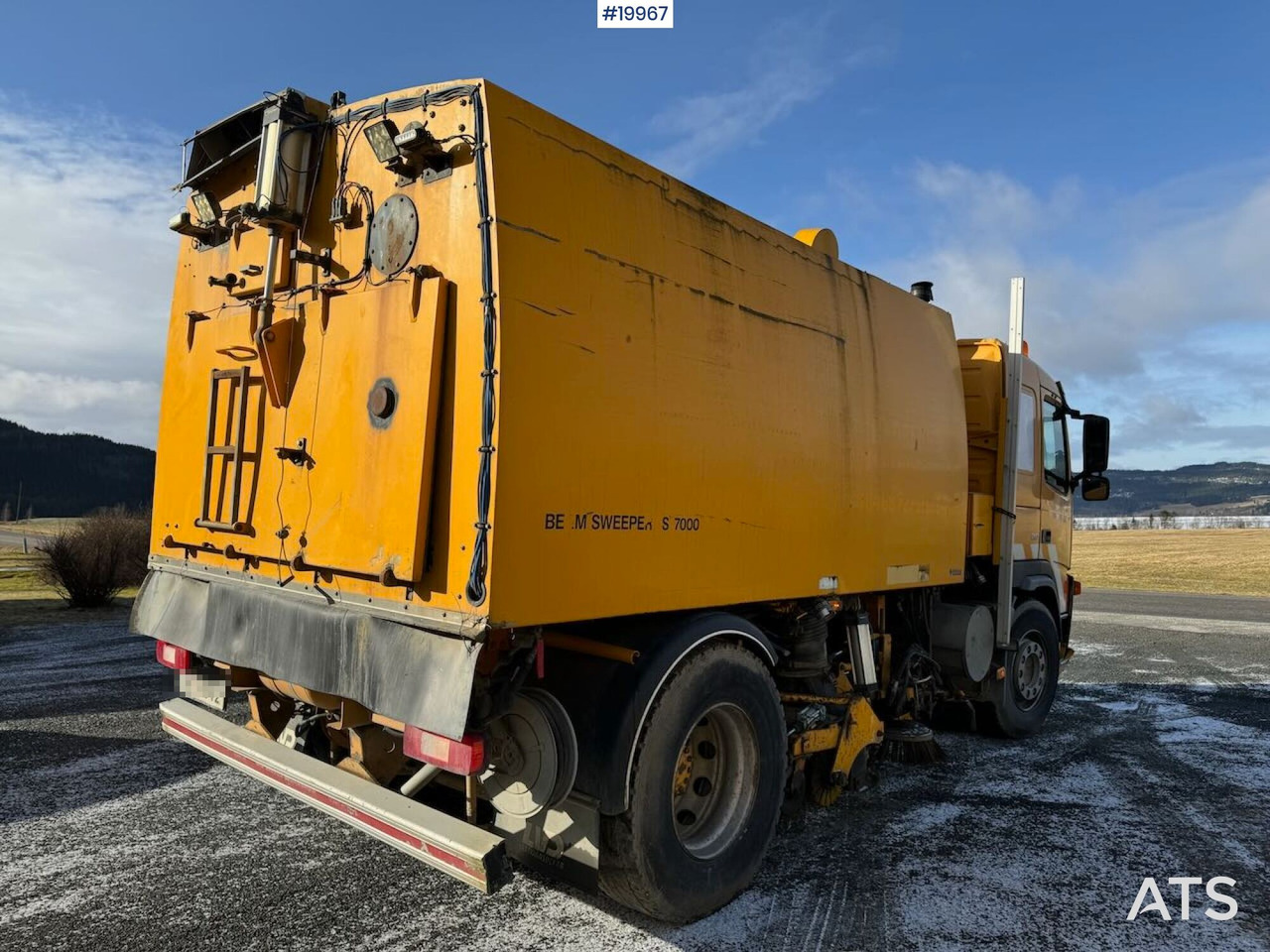 Volvo FM9 - Road sweeper: picture 5 Volvo FM9 - Road sweeper: picture 5