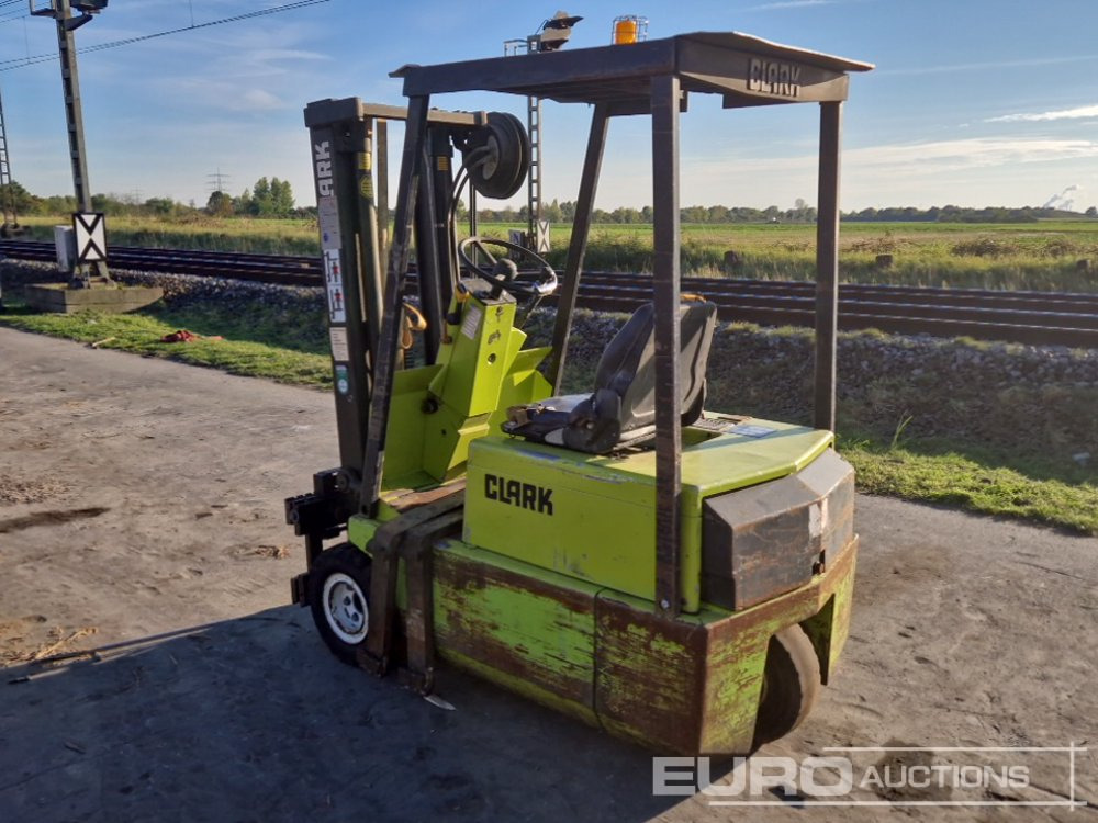 1988 Clark TM15 - Electric forklift: picture 3 1988 Clark TM15 - Electric forklift: picture 3