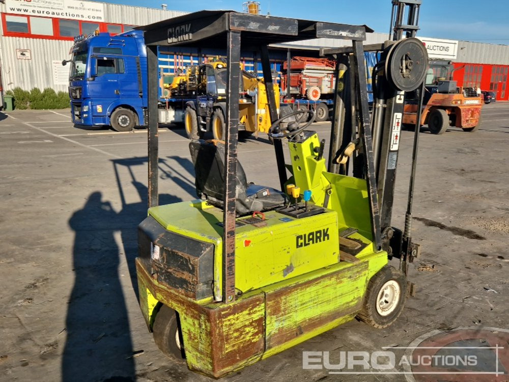1988 Clark TM15 - Electric forklift: picture 4 1988 Clark TM15 - Electric forklift: picture 4