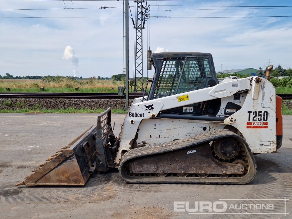 2005 Bobcat T250 - Skid steer loader: picture 2 2005 Bobcat T250 - Skid steer loader: picture 2