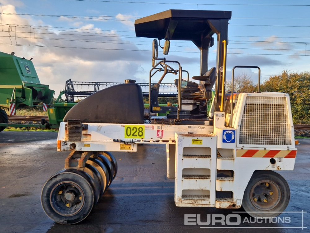 2010 Dynapac CP142 - Roller: picture 2 2010 Dynapac CP142 - Roller: picture 2