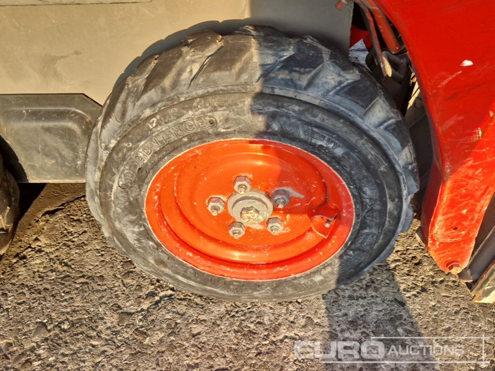 Skid steer loader 2013 Bobcat S70: picture 7