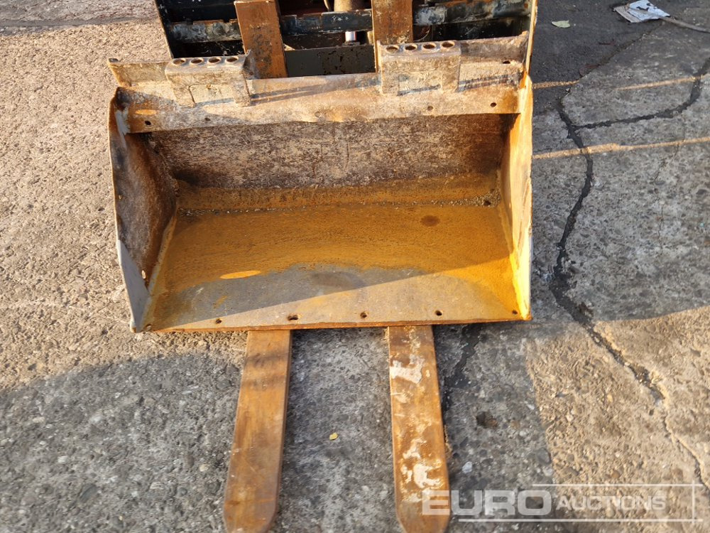 Skid steer loader 2013 Bobcat S70: picture 12