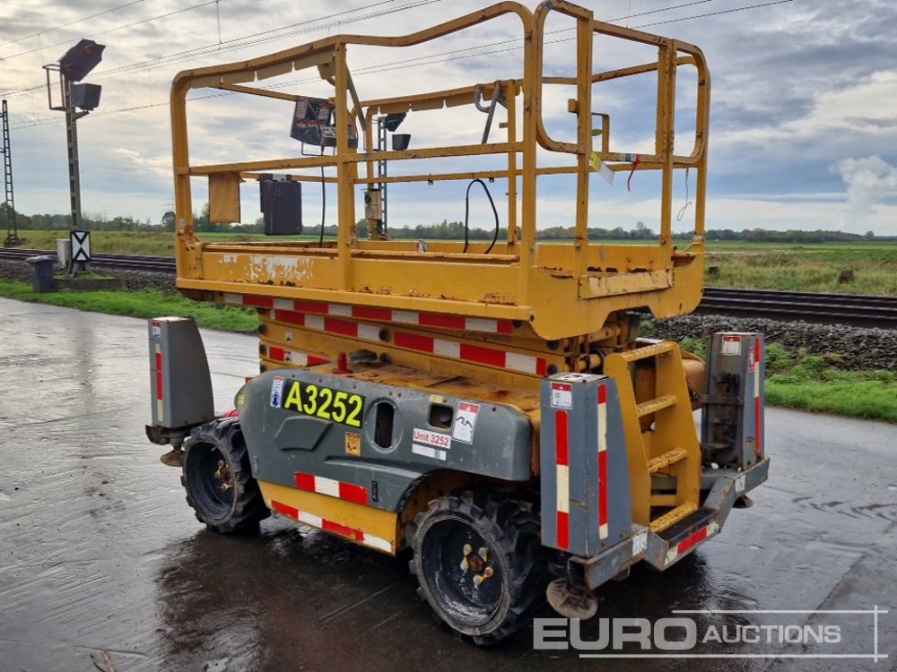 2013 Haulotte Compact 12DX - Aerial platform: picture 3 2013 Haulotte Compact 12DX - Aerial platform: picture 3