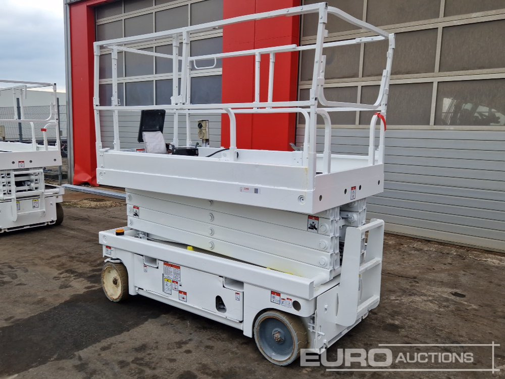 2014 Haulotte Compact 12 - Scissor lift: picture 3 2014 Haulotte Compact 12 - Scissor lift: picture 3