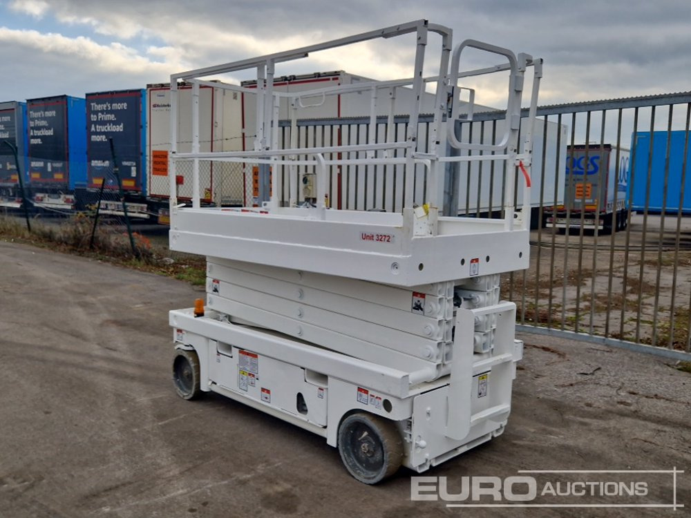 2014 Haulotte Compact 12 - Scissor lift: picture 3 2014 Haulotte Compact 12 - Scissor lift: picture 3