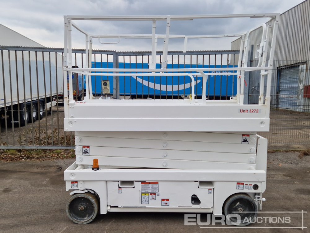 2014 Haulotte Compact 12 - Scissor lift: picture 2 2014 Haulotte Compact 12 - Scissor lift: picture 2