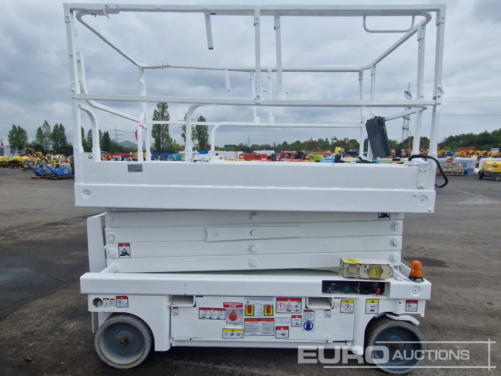 2014 Haulotte Compact 12 - Scissor lift: picture 5 2014 Haulotte Compact 12 - Scissor lift: picture 5