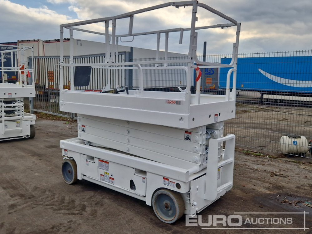 2014 Haulotte Compact 12 - Scissor lift: picture 3 2014 Haulotte Compact 12 - Scissor lift: picture 3
