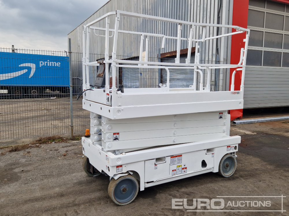 2014 Haulotte Compact 12 - Scissor lift: picture 1 2014 Haulotte Compact 12 - Scissor lift: picture 1