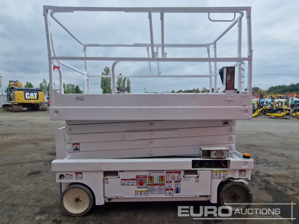 2014 Haulotte Compact 12 - Scissor lift: picture 5 2014 Haulotte Compact 12 - Scissor lift: picture 5