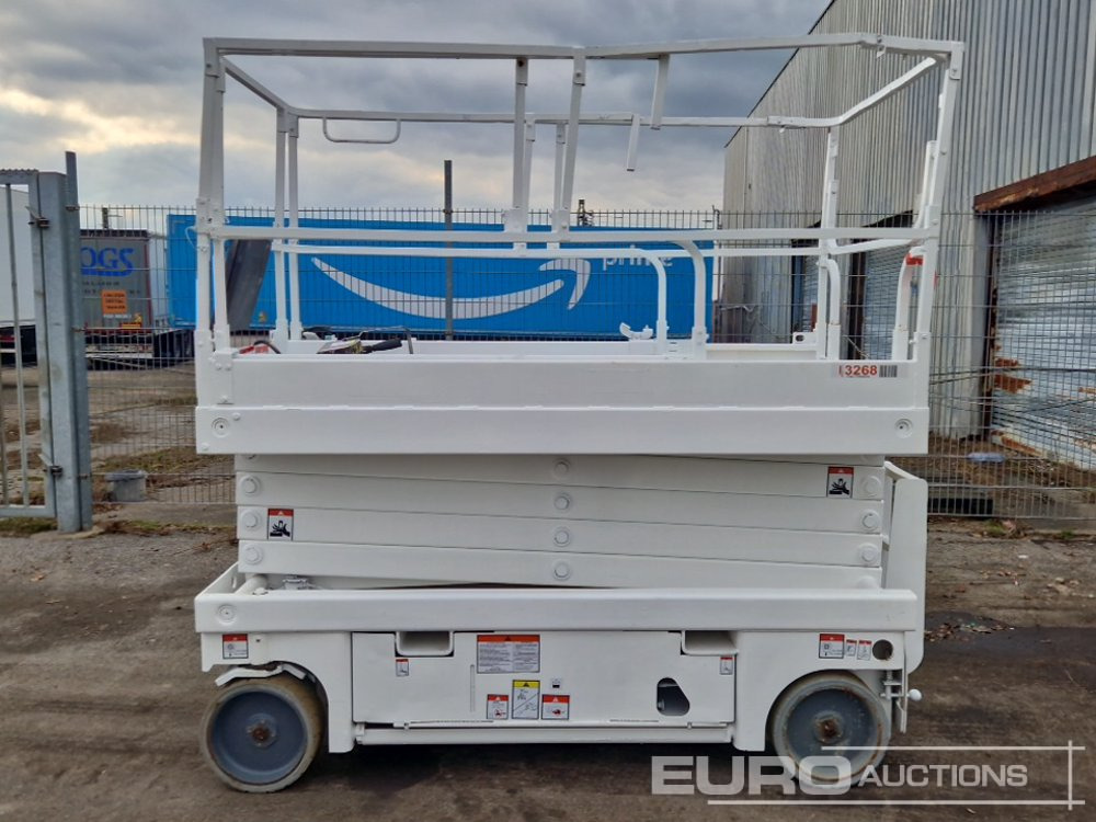 2014 Haulotte Compact 12 - Scissor lift: picture 2 2014 Haulotte Compact 12 - Scissor lift: picture 2