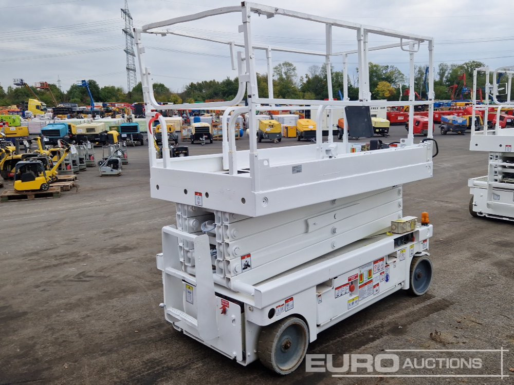2014 Haulotte Compact 12 - Scissor lift: picture 4 2014 Haulotte Compact 12 - Scissor lift: picture 4
