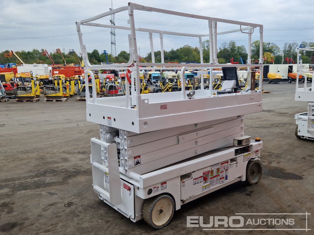 2014 Haulotte Compact 12 - Scissor lift: picture 4 2014 Haulotte Compact 12 - Scissor lift: picture 4