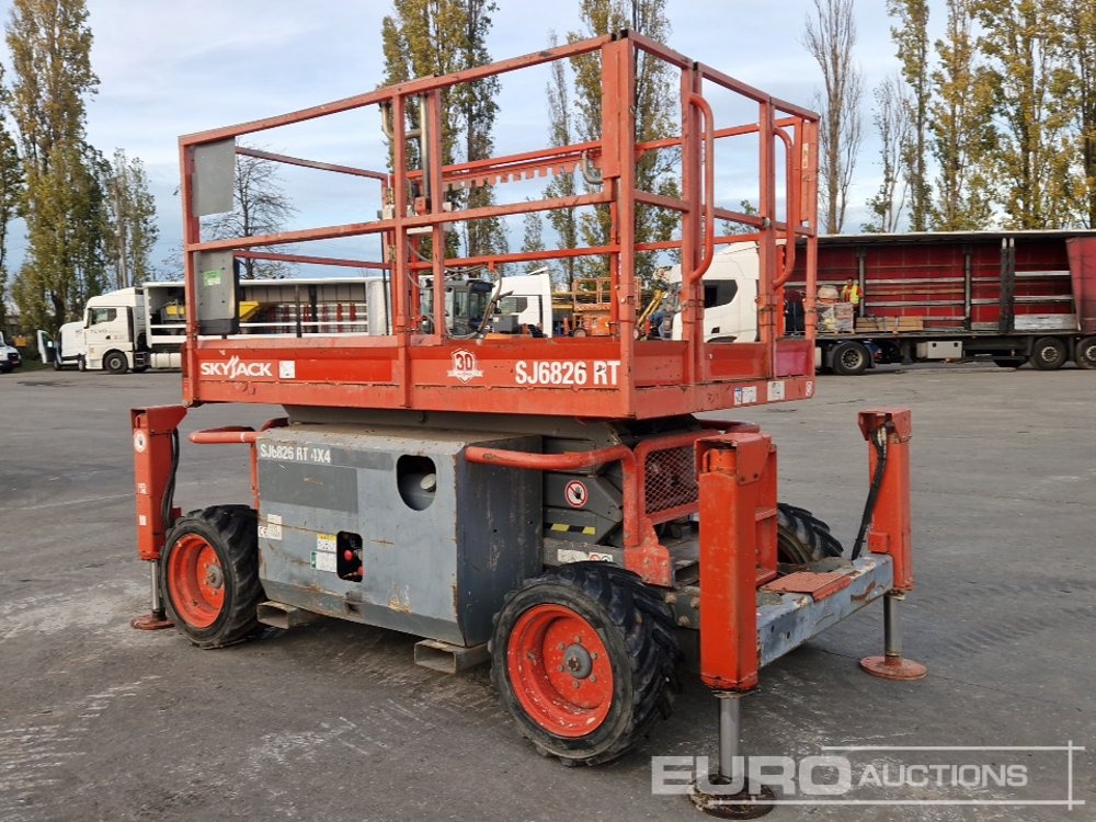 2015 SkyJack SJ6826RT - Scissor lift: picture 3 2015 SkyJack SJ6826RT - Scissor lift: picture 3