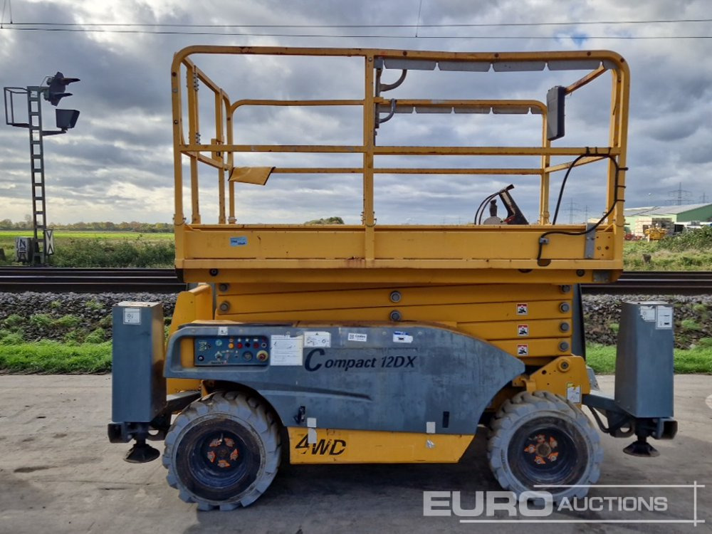 2016 Haulotte Compact 12DX - Aerial platform: picture 2 2016 Haulotte Compact 12DX - Aerial platform: picture 2