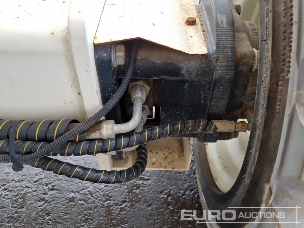 Scissor lift 2016 JLG MEC3084RT: picture 14