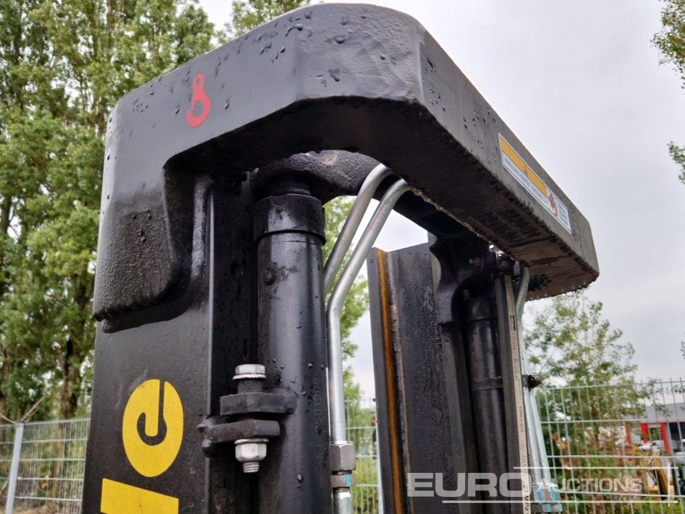 Forklift 2022 Yale ERP16VT LWB: picture 14