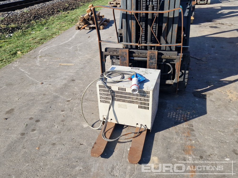 Forklift Nissan Electric Forklift 3 Stage Mast, Free Lift Mast, Side Shift, Forks, Charger: picture 14