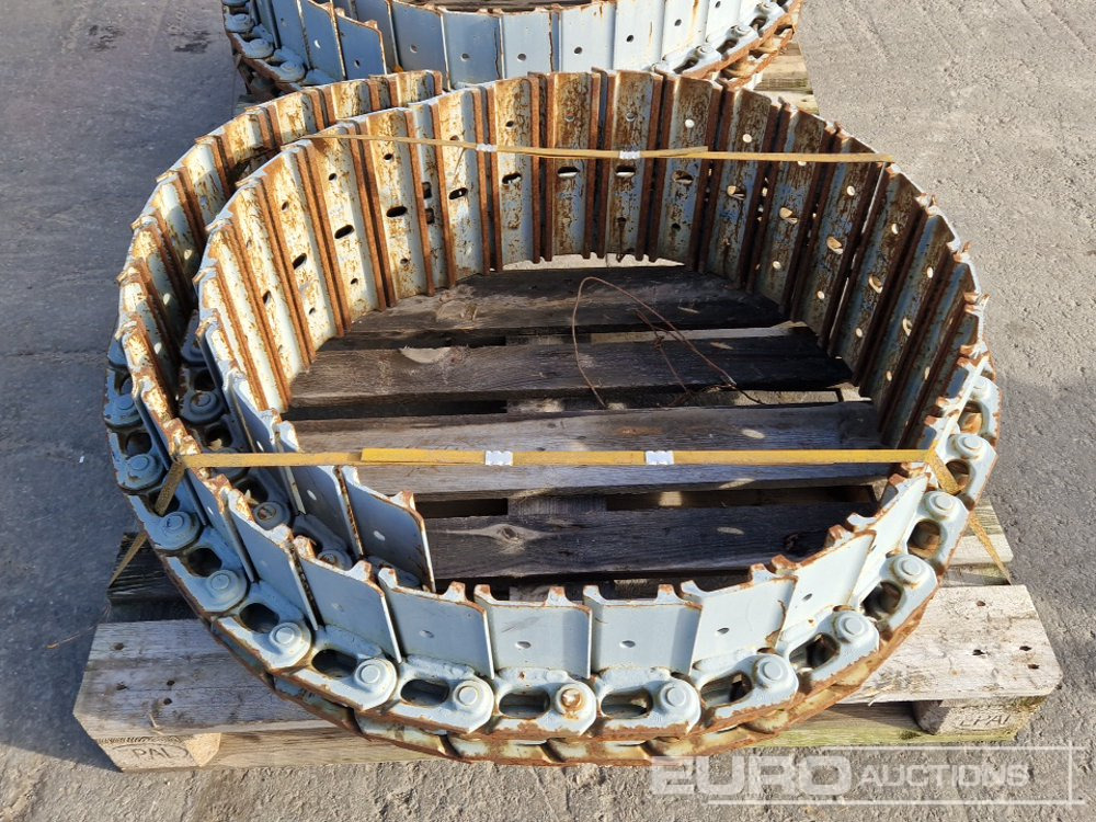 350mm Steel Tracks (2 of) - Spare parts for Excavator: picture 5 350mm Steel Tracks (2 of) - Spare parts for Excavator: picture 5