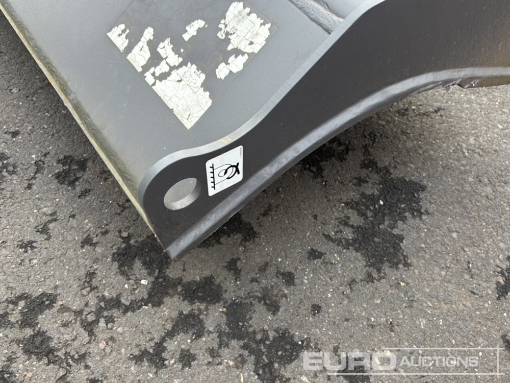 Dozer Blade to suit Volvo ECR235E - Spare parts for Excavator: picture 5 Dozer Blade to suit Volvo ECR235E - Spare parts for Excavator: picture 5
