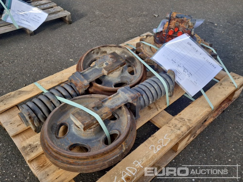 Idler (2 of) + Final Drive to suit Volvo ECR50D - Spare parts for Excavator: picture 2 Idler (2 of) + Final Drive to suit Volvo ECR50D - Spare parts for Excavator: picture 2