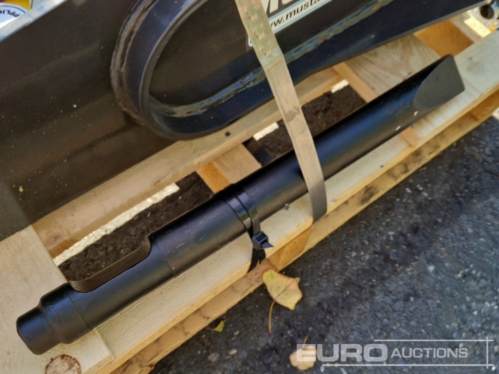 Unused 2025 Mustang HM152 - Hydraulic hammer: picture 5 Unused 2025 Mustang HM152 - Hydraulic hammer: picture 5