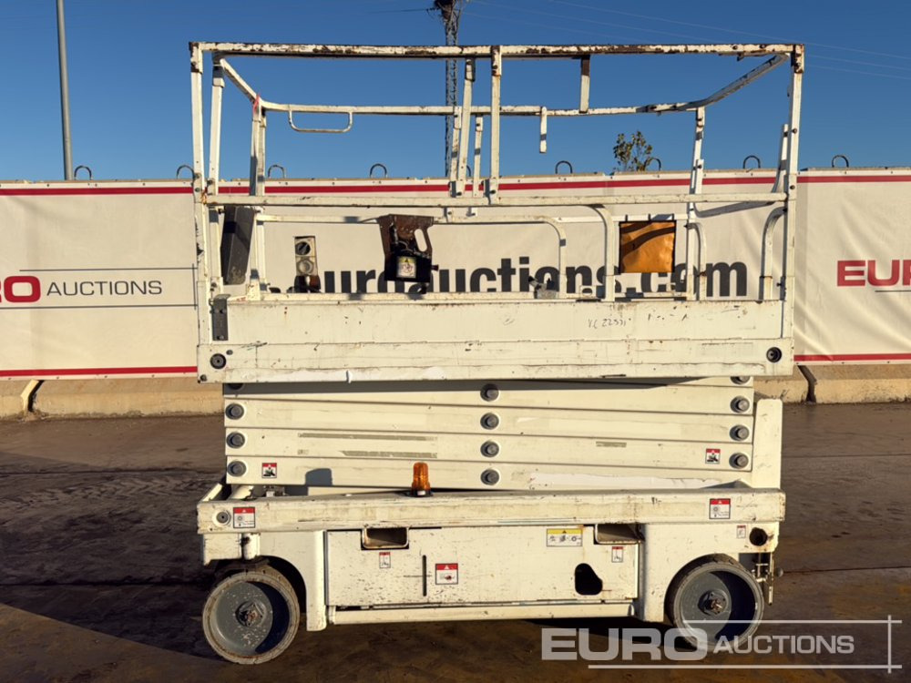 2014 Haulotte Compact 12 - Scissor lift: picture 2 2014 Haulotte Compact 12 - Scissor lift: picture 2