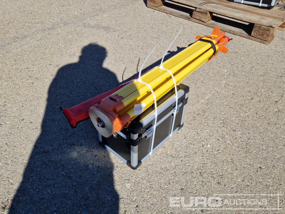 Unused 2025 Captok Self-Leveling Rotary Laser Level With Batteries, Receiver, Tripod, Grade Rod - Workshop equipment: picture 4 Unused 2025 Captok Self-Leveling Rotary Laser Level With Batteries, Receiver, Tripod, Grade Rod - Workshop equipment: picture 4