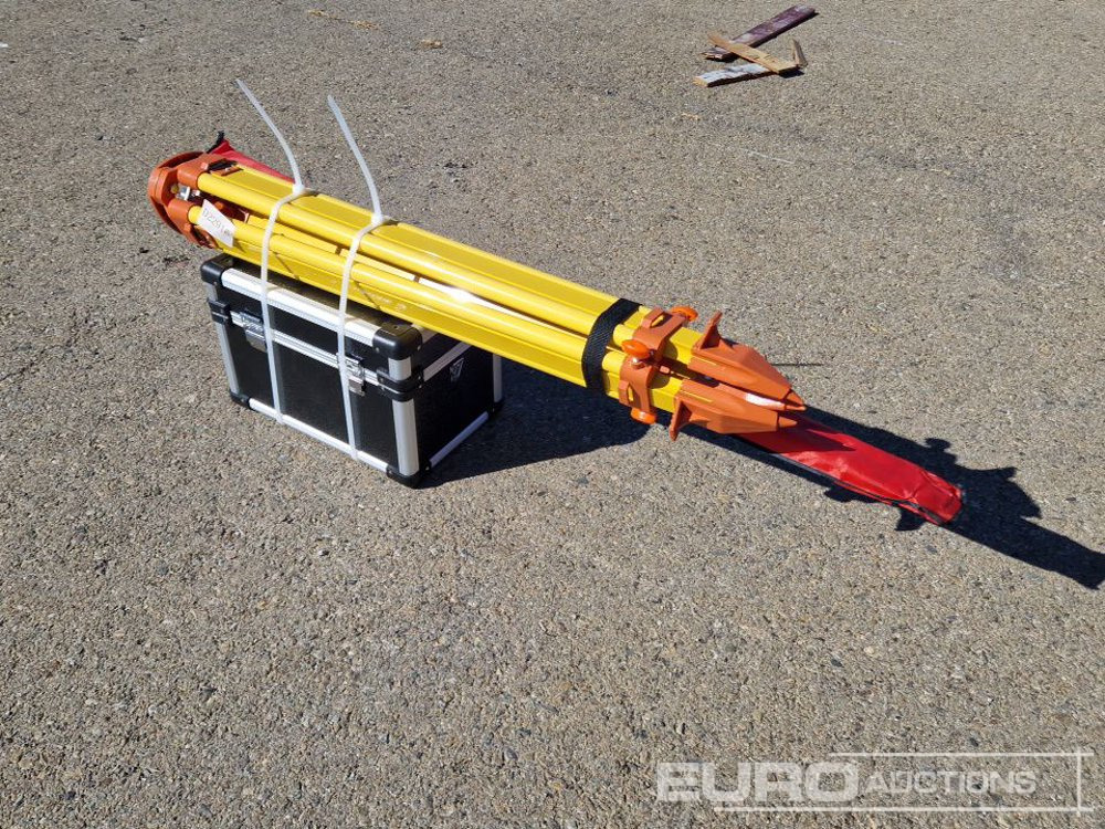 Unused Captok Self-Leveling Rotary Laser Level With Batteries, Receiver, Tripod, Grade Rod - Workshop equipment: picture 1 Unused Captok Self-Leveling Rotary Laser Level With Batteries, Receiver, Tripod, Grade Rod - Workshop equipment: picture 1